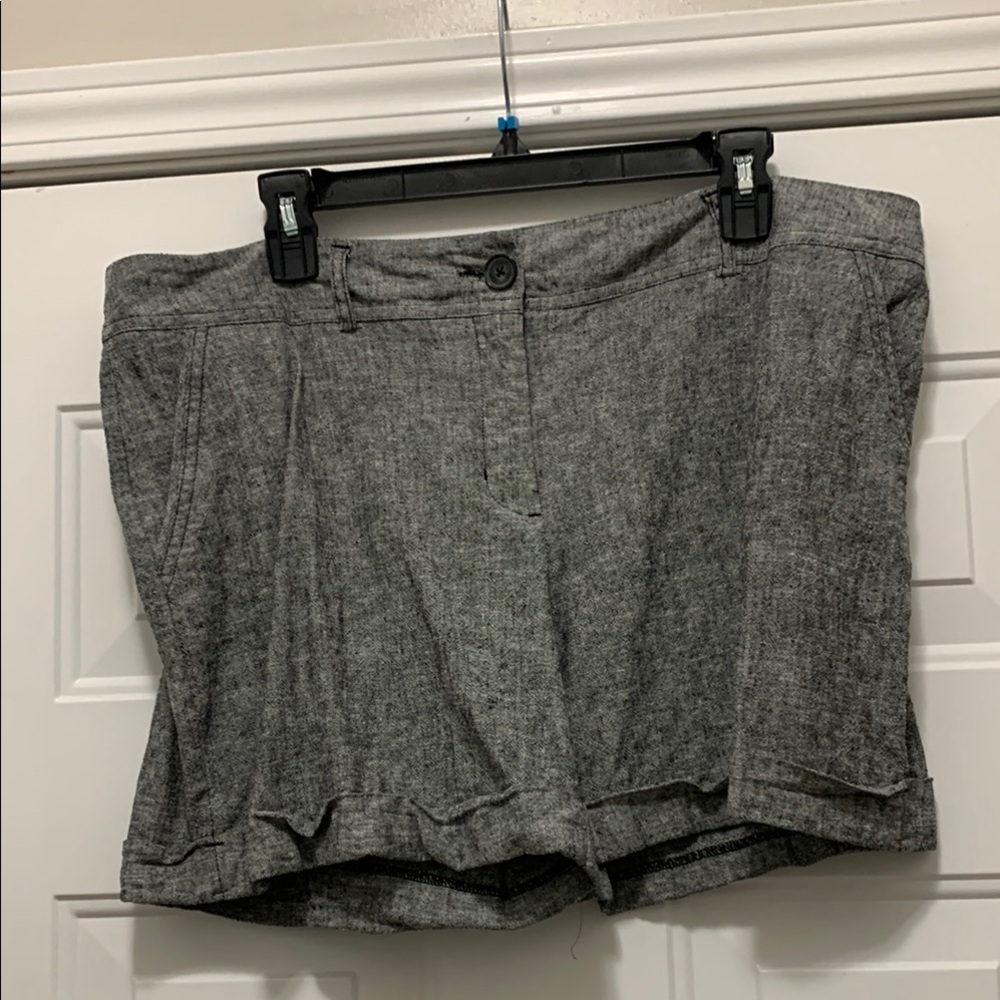 NWOT Gray Women's Black & White Shorts Size 16
